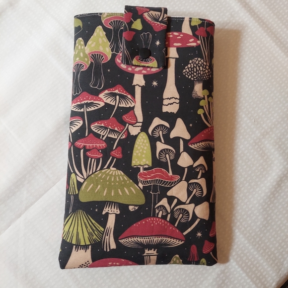 Mushrooms book sleeve - Picture 4 of 4